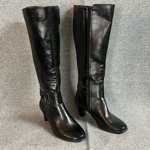Black tall boots, never worn with a dazzling sheen!